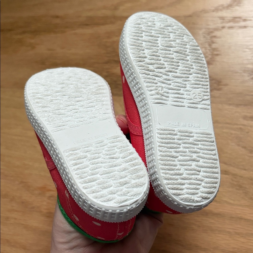 Mini Boden toddler girl strawberry shoes, NWT 25 - Picture 3 of 3
